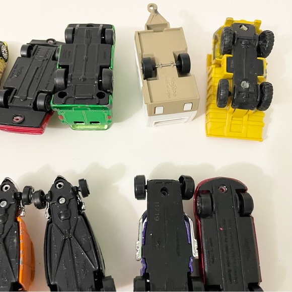 Lot of 28 Diecast Cars Maisto Toys - Picture 13 of 16